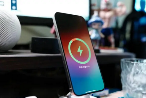颍泉苹果15换屏服务分享用什么充电器给iPhone15充电更好 